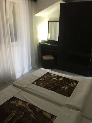 Гостевой дом Guest house Dragović Свети-Стефан Апартаменты с 2 спальнями, балконом и видом на море-11