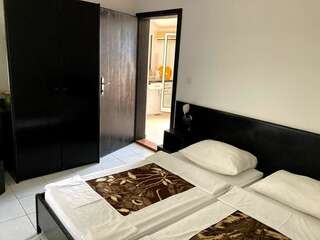 Гостевой дом Guest house Dragović Свети-Стефан Апартаменты с 2 спальнями, балконом и видом на море-2