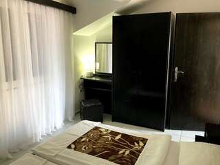 Гостевой дом Guest house Dragović Свети-Стефан Апартаменты с 2 спальнями, балконом и видом на море-3