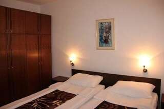 Гостевой дом Guest house Dragović Свети-Стефан Семейные апартаменты-7